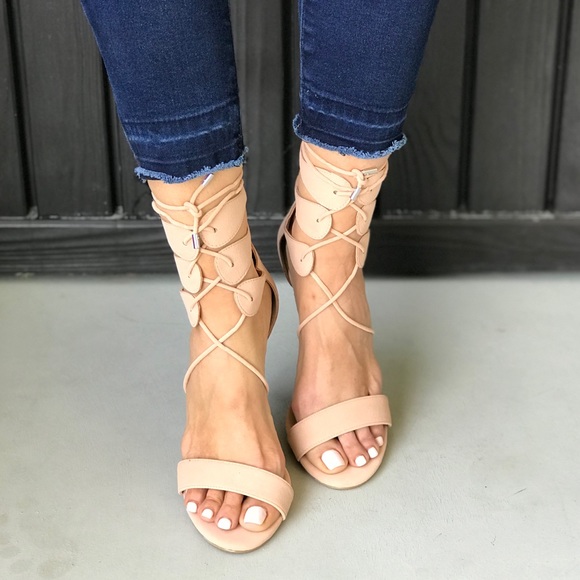 NIB Lace Up Teardrop Shaped Straps Kitten Sandal - Picture 2 of 5